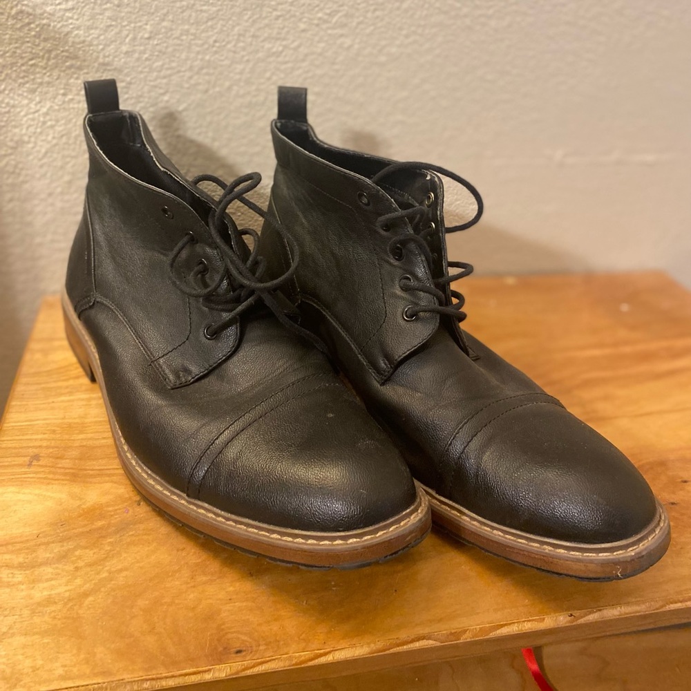 Size 13 black chukka boots